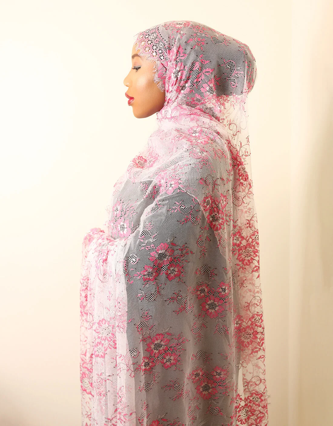 Maryamu White Pink Chantilly Lace Mayafi