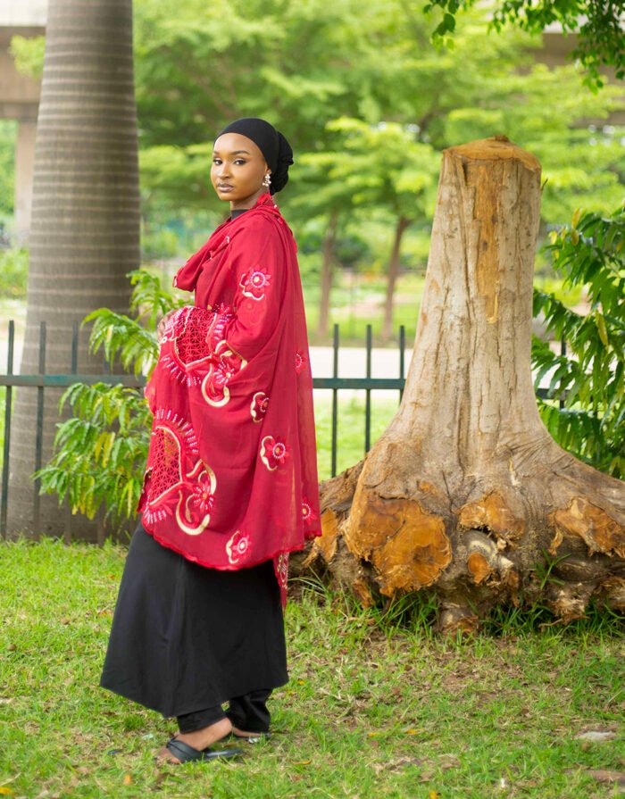 Lulwa Red Mayafi - Image 5